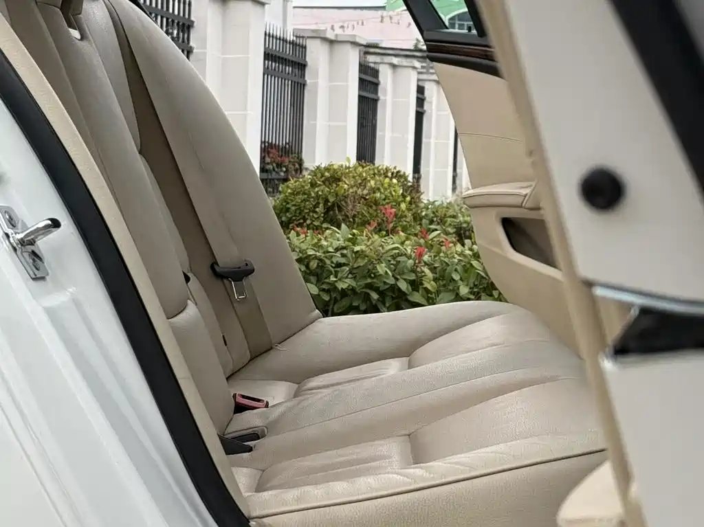 BMW 5 Series — миниатюра 8