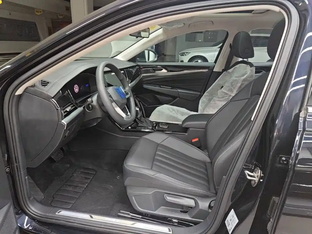 Volkswagen Passat PHEV — миниатюра 16