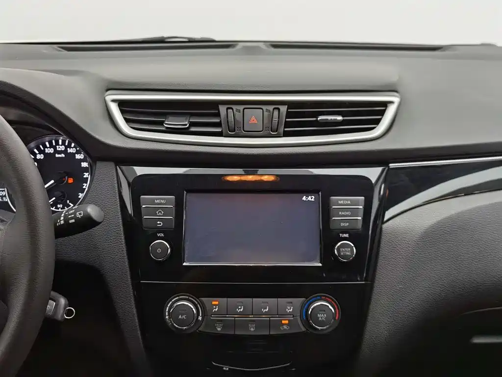 Nissan Qashqai — миниатюра 12