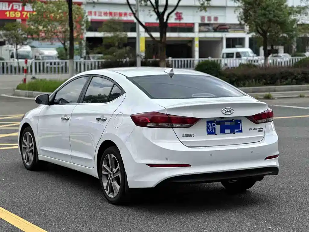 Hyundai Elantra — миниатюра 7