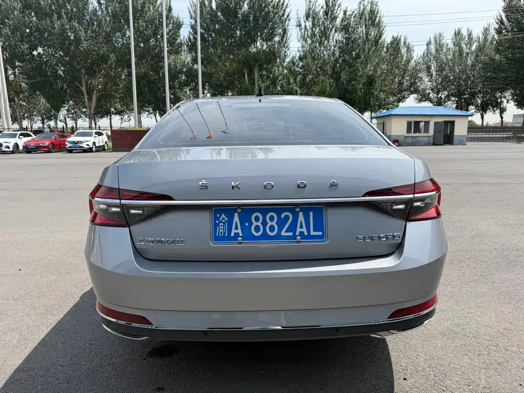 Skoda Superb — миниатюра 3