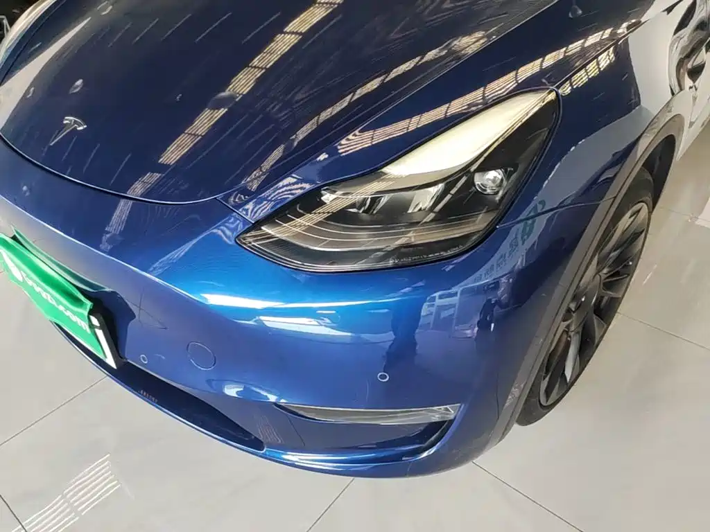 Tesla Model Y — миниатюра 24