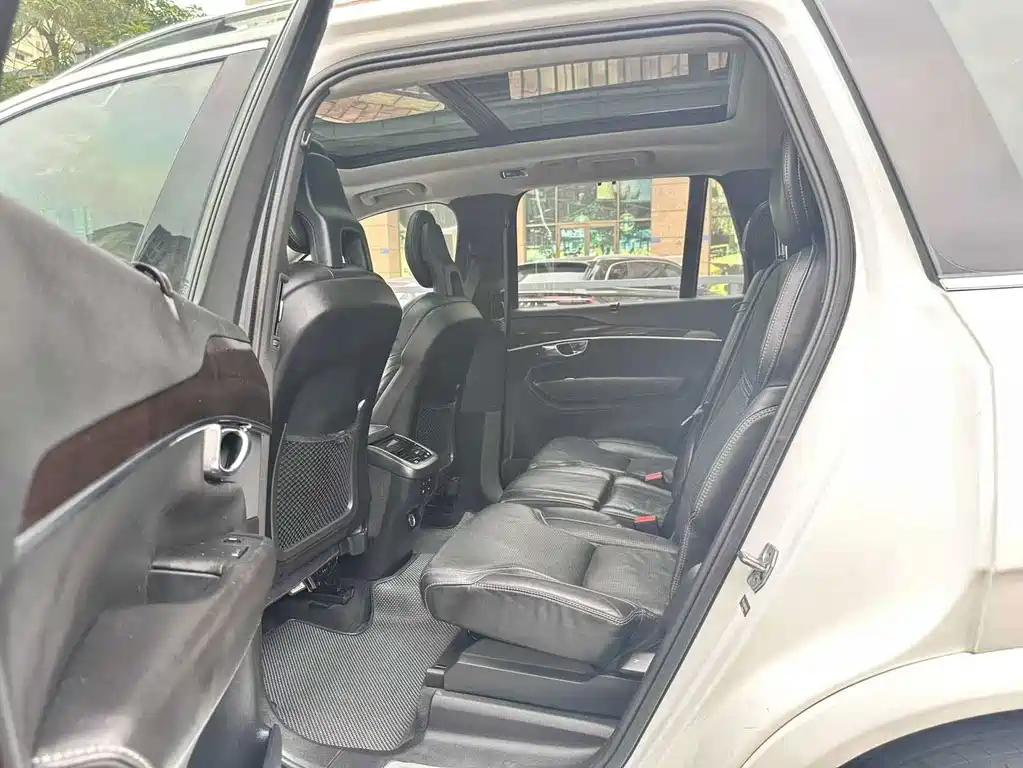 Volvo XC90 — миниатюра 10