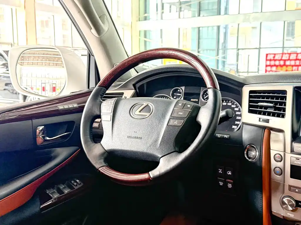 Lexus LX 2013 570