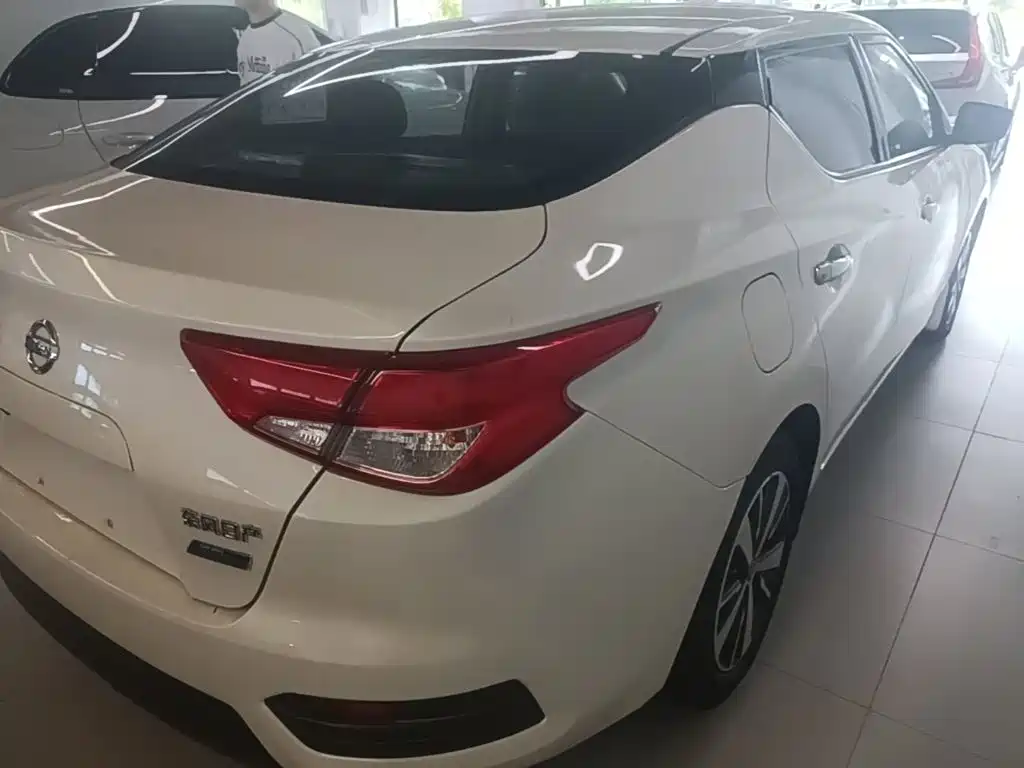Nissan Bluebird — миниатюра 7