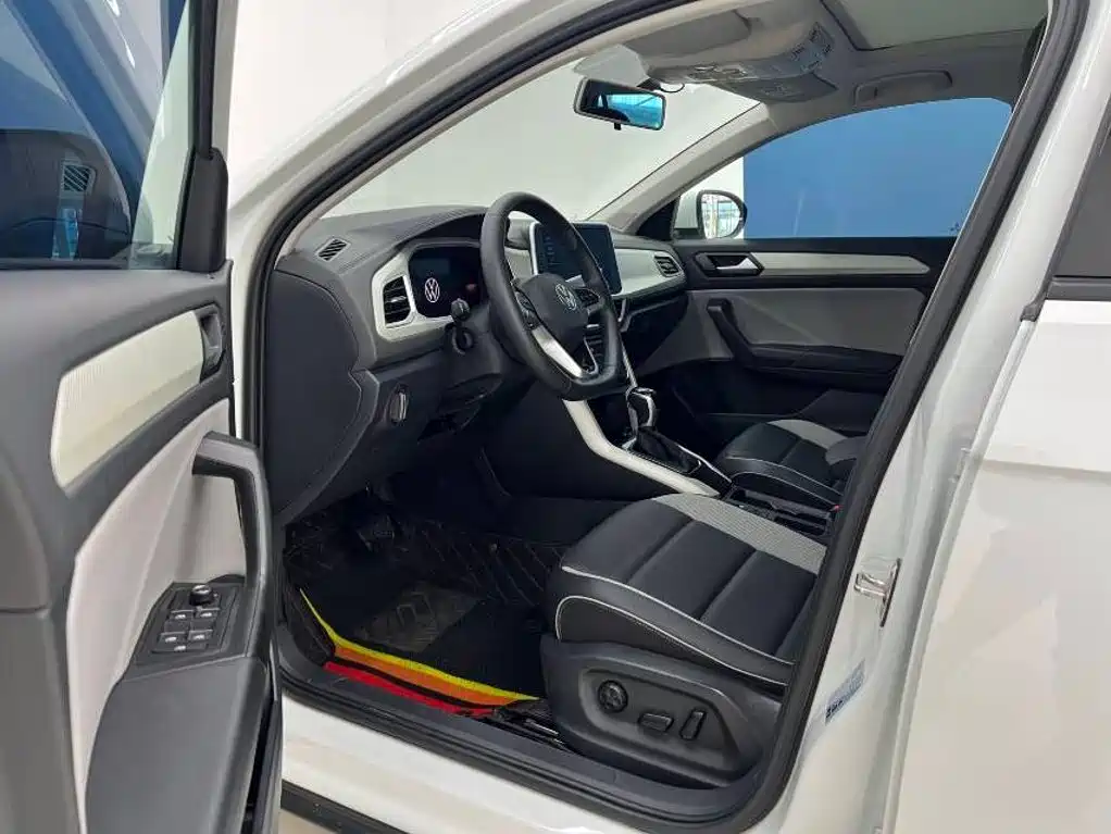 Volkswagen T-Roc — миниатюра 9