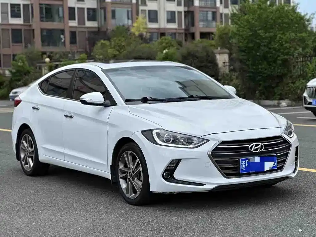 Hyundai Elantra — миниатюра 3