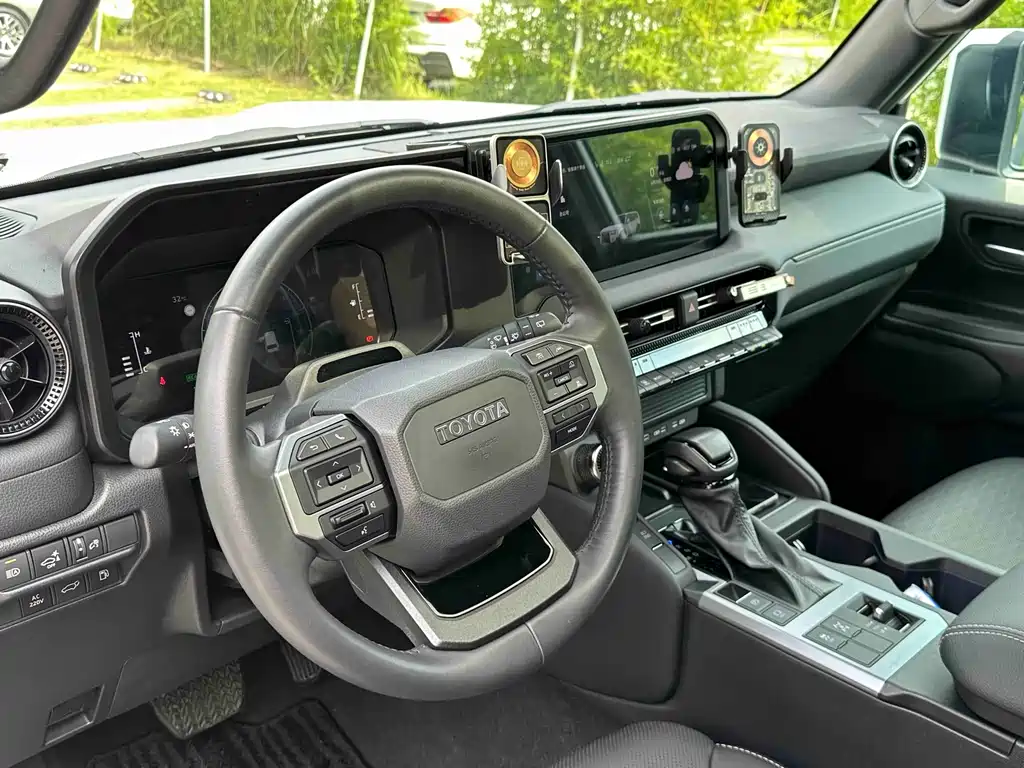 Toyota Land Cruiser Prado 2024 2.4T TX 5 мест