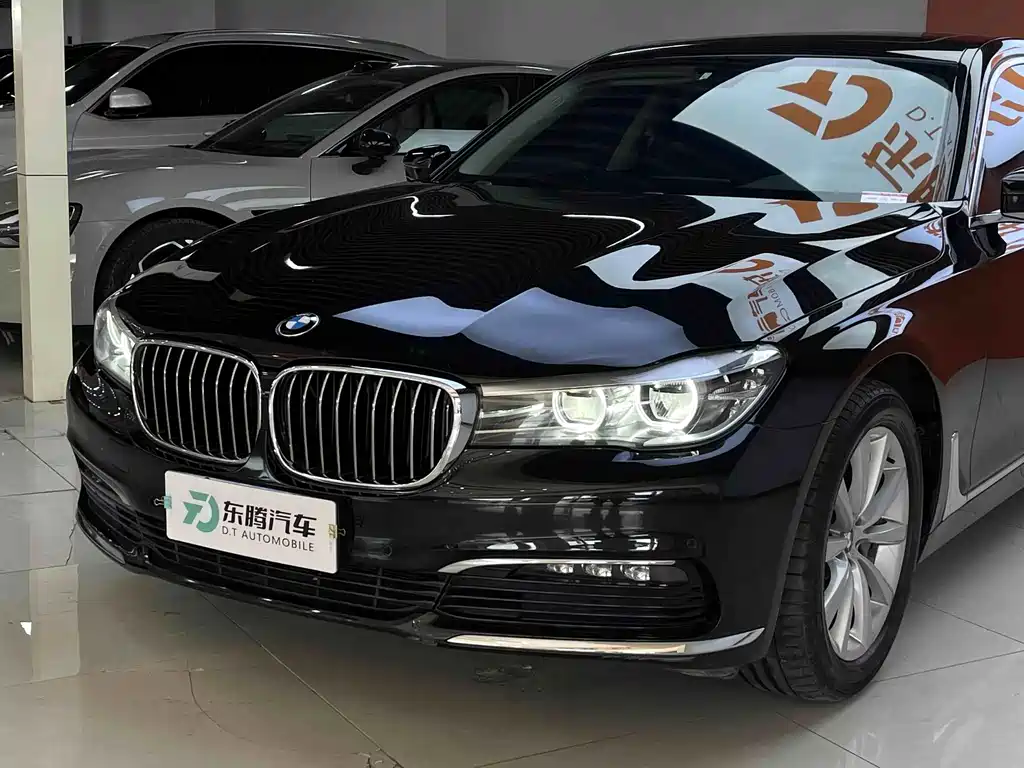 BMW 7 Series — миниатюра 4