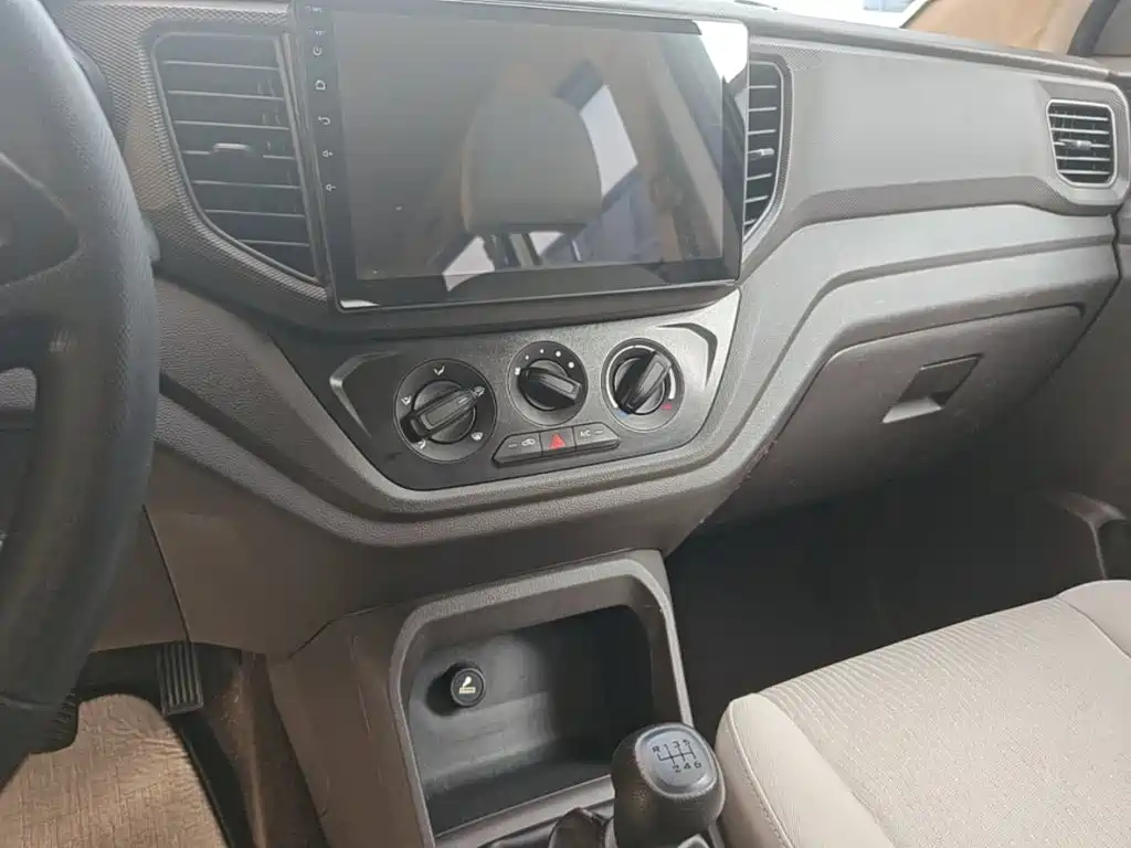 Wuling Hongguang V — миниатюра 13