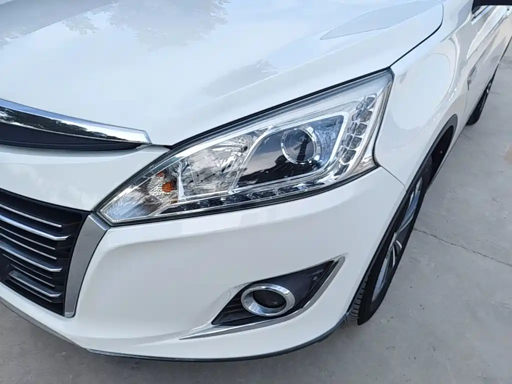 Luxgen U6 — миниатюра 24