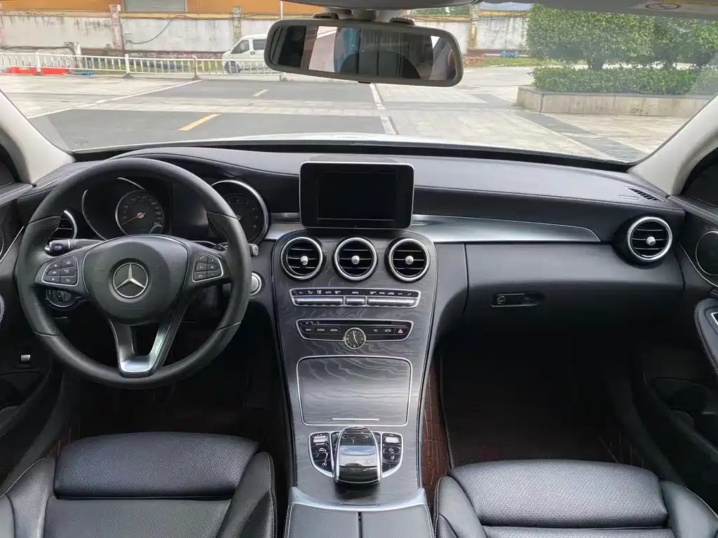Mercedes-Benz C-Class — миниатюра 6
