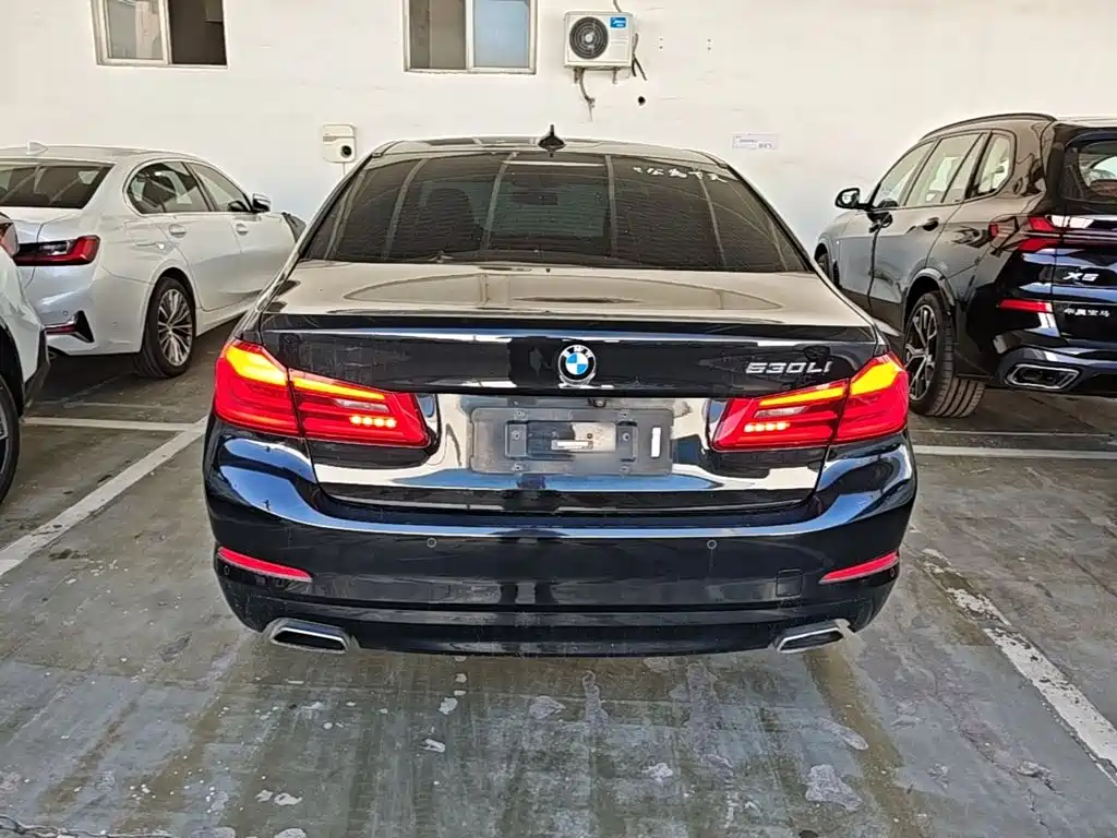 BMW 5 Series — миниатюра 6