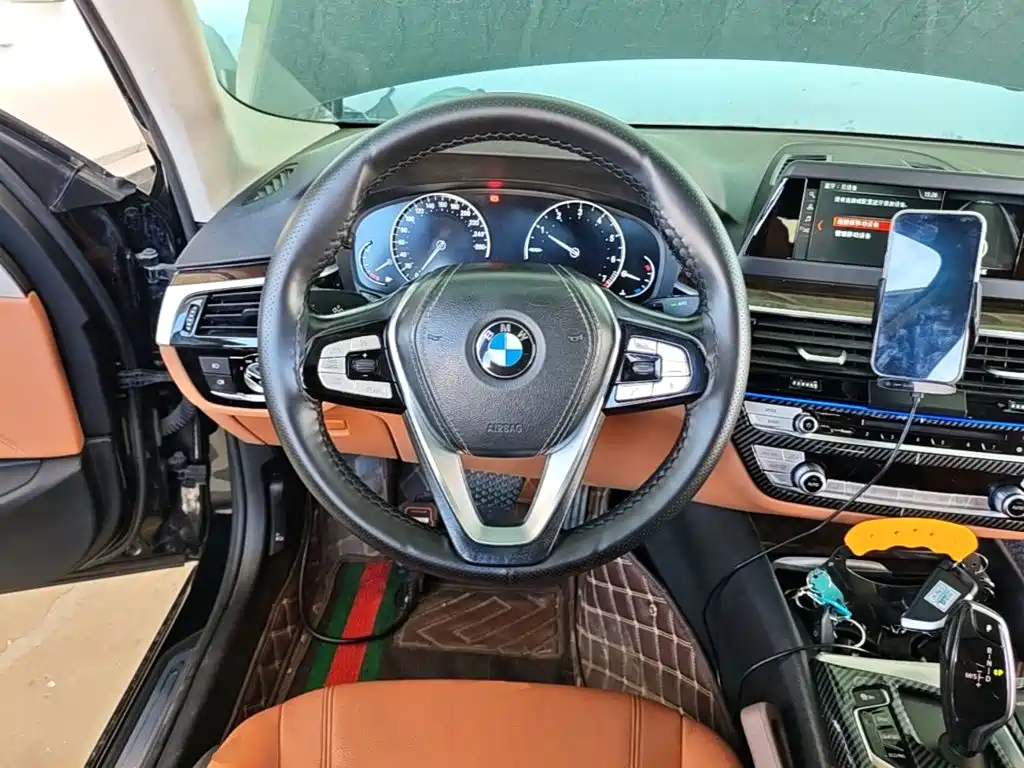 BMW 5 Series — миниатюра 11