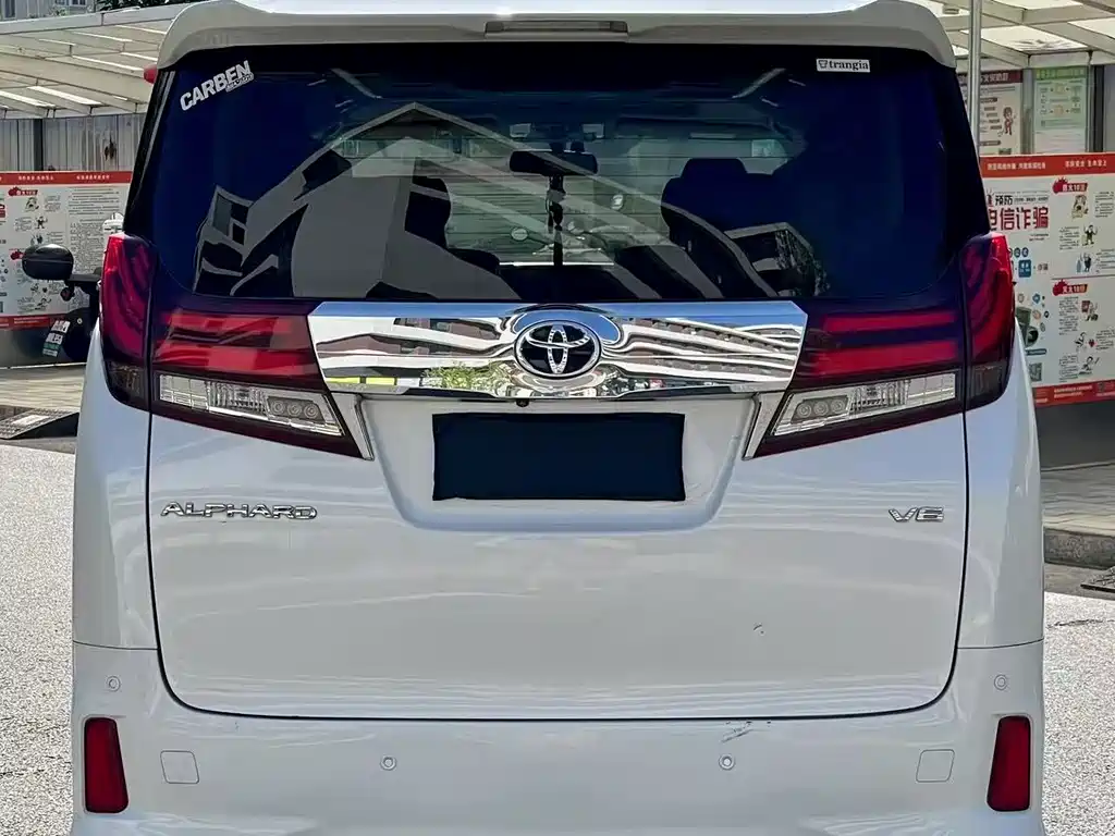 Toyota Alphard — миниатюра 4