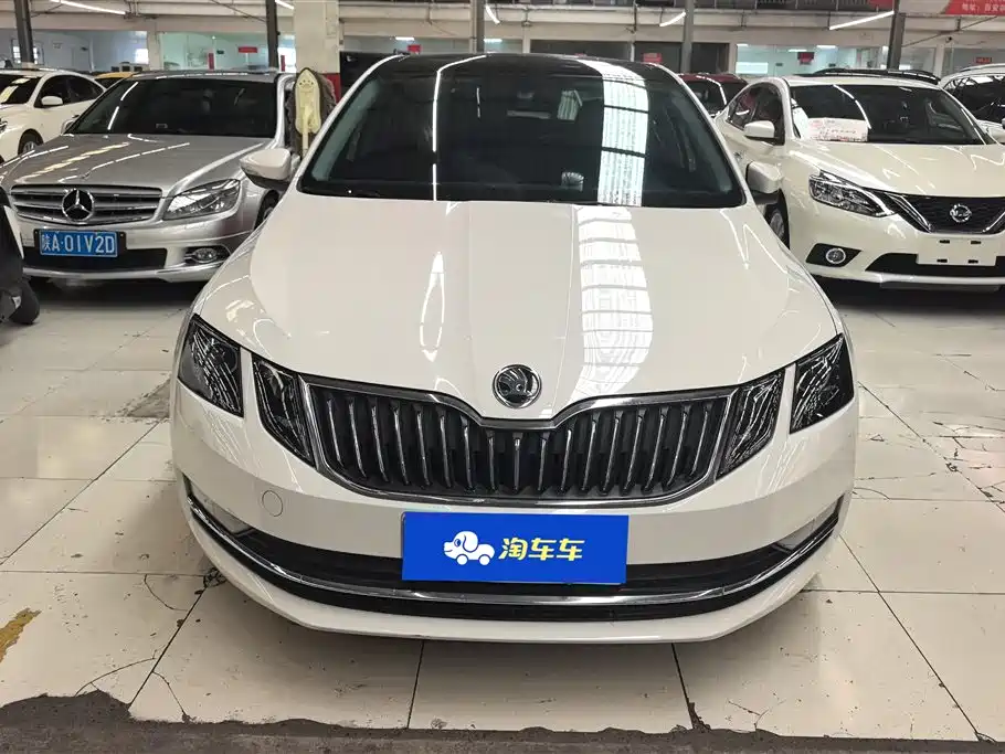 Skoda Octavia 2020 1.5L AT Luxury