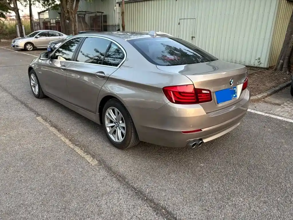 BMW 5 Series — миниатюра 12