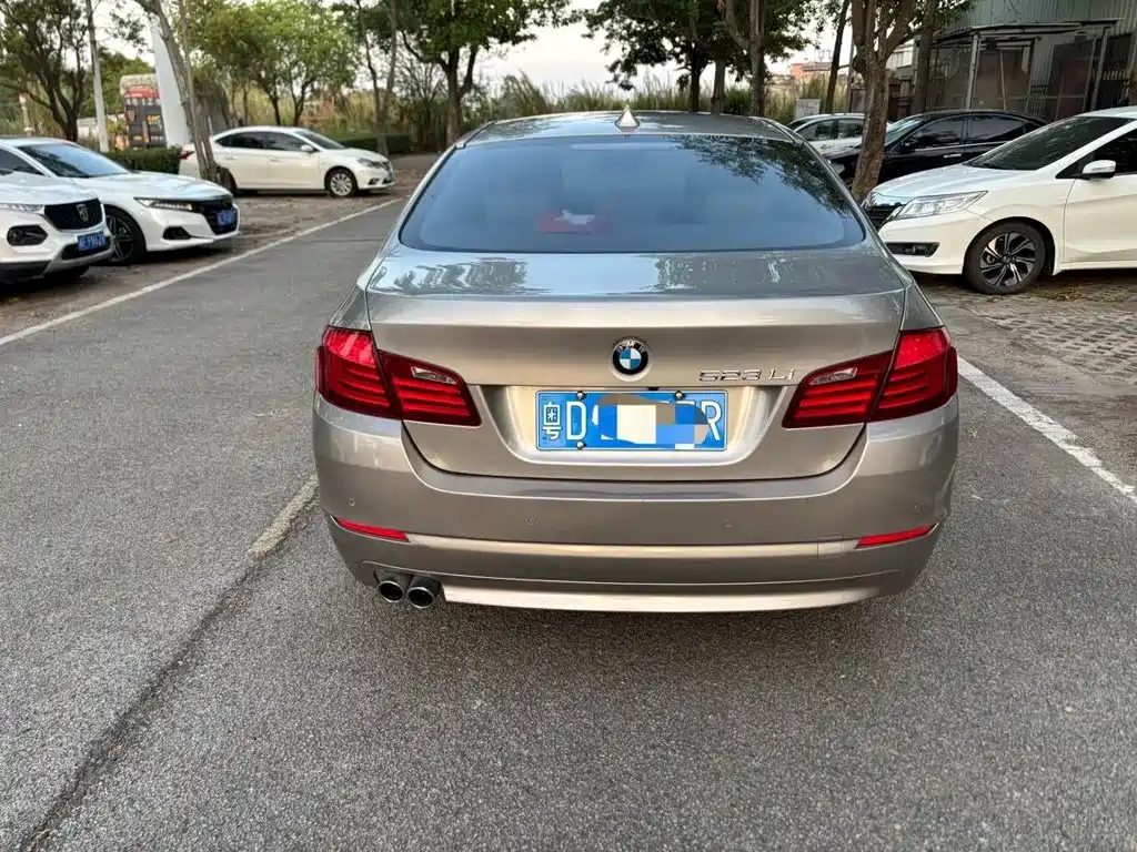 BMW 5 Series — миниатюра 11