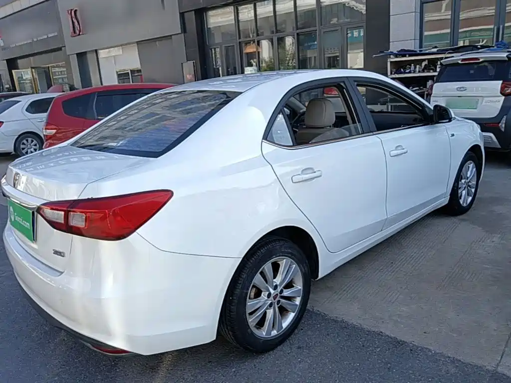 Roewe 360 — миниатюра 7