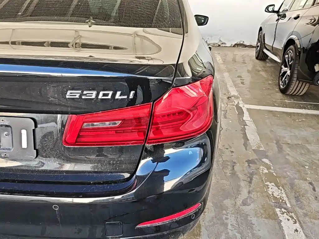 BMW 5 Series — миниатюра 8