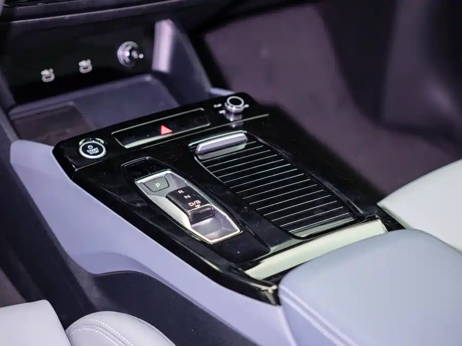 Audi Q6L e-tron — миниатюра 11