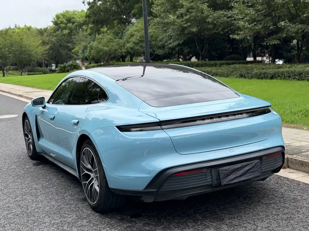 Porsche Taycan — миниатюра 4