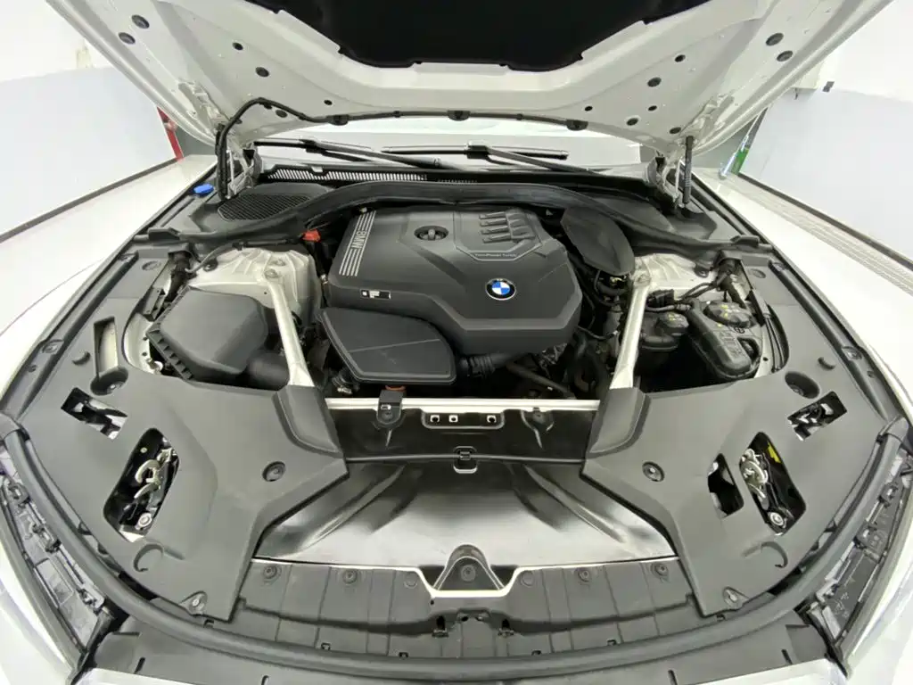 BMW 5 Series — миниатюра 12