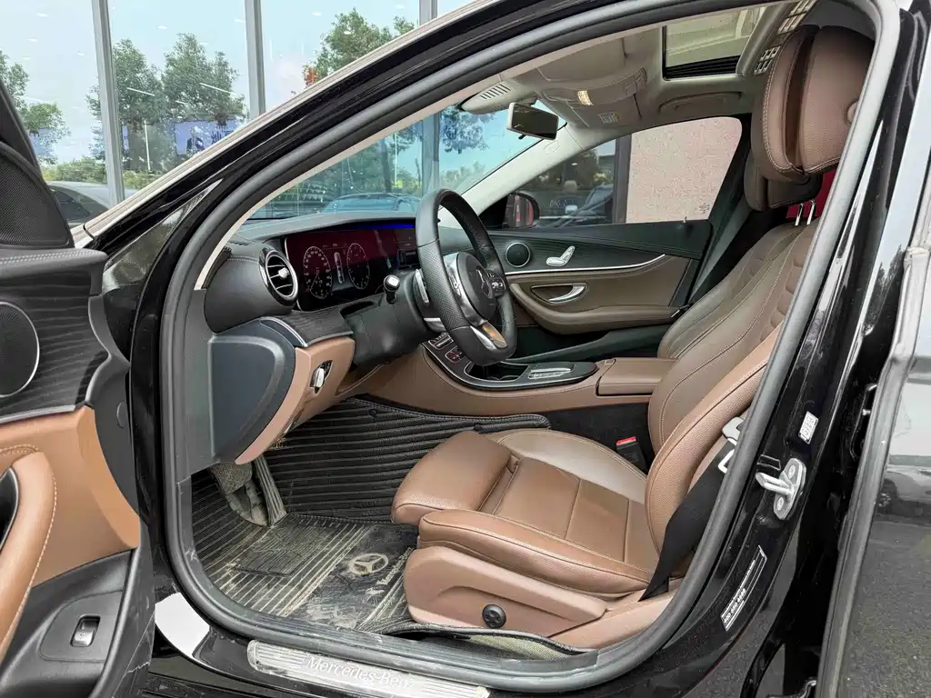 Mercedes-Benz E-Class — миниатюра 4
