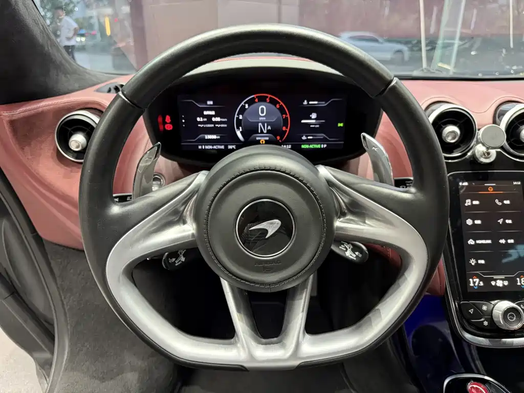 McLaren GT — миниатюра 8