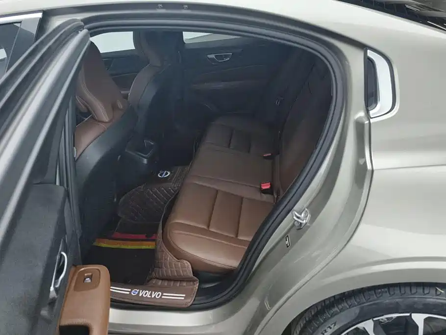 Volvo S60 — миниатюра 11