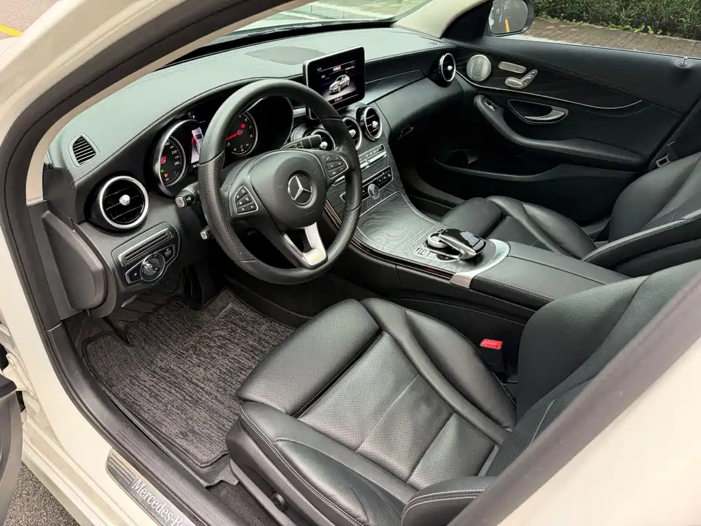 Mercedes-Benz C-Class — миниатюра 4