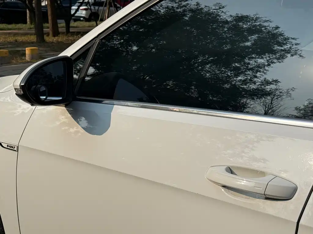 Volkswagen Golf EV — миниатюра 6