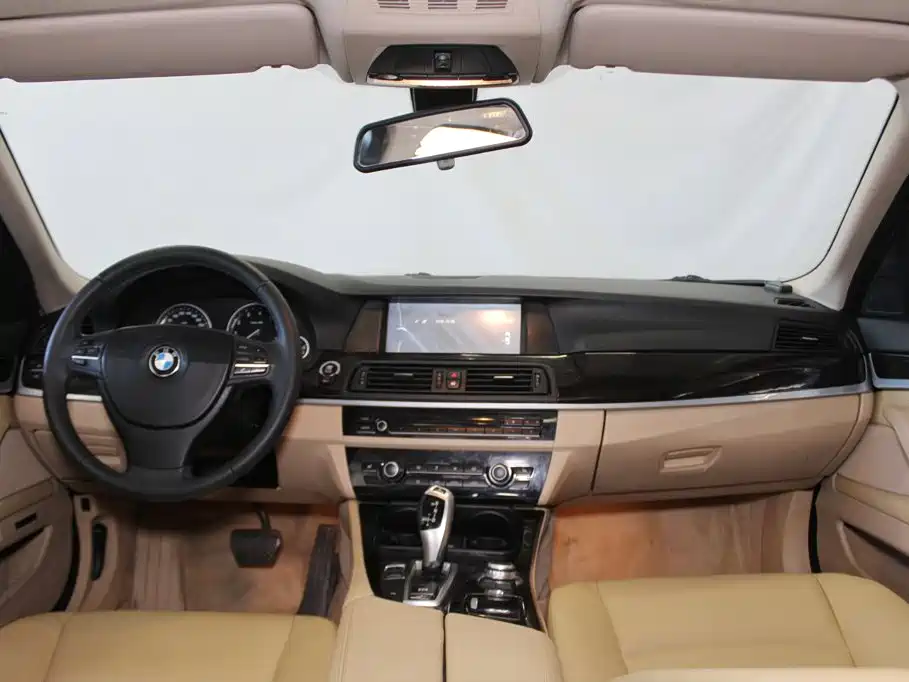BMW 5 Series — миниатюра 9