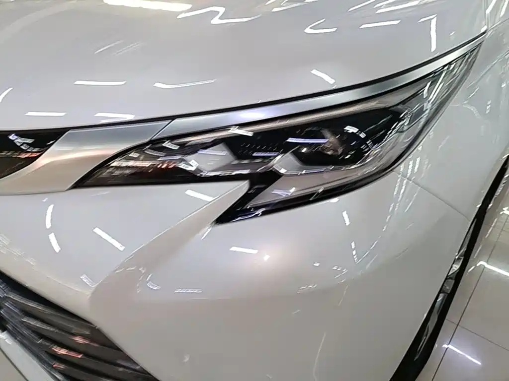 Toyota Sienna — миниатюра 24