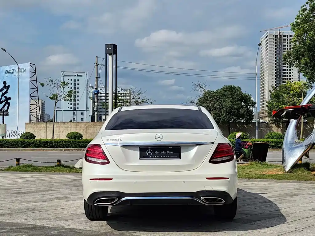Mercedes-Benz E-Class — миниатюра 4