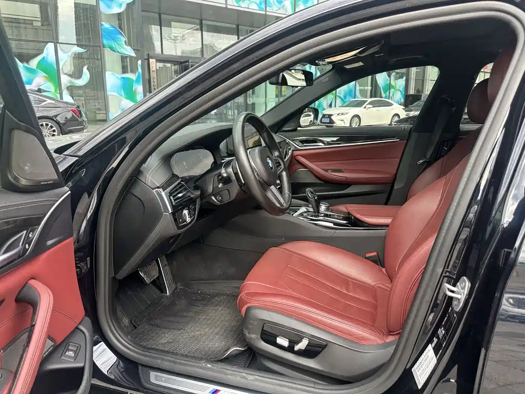BMW 5 Series — миниатюра 7
