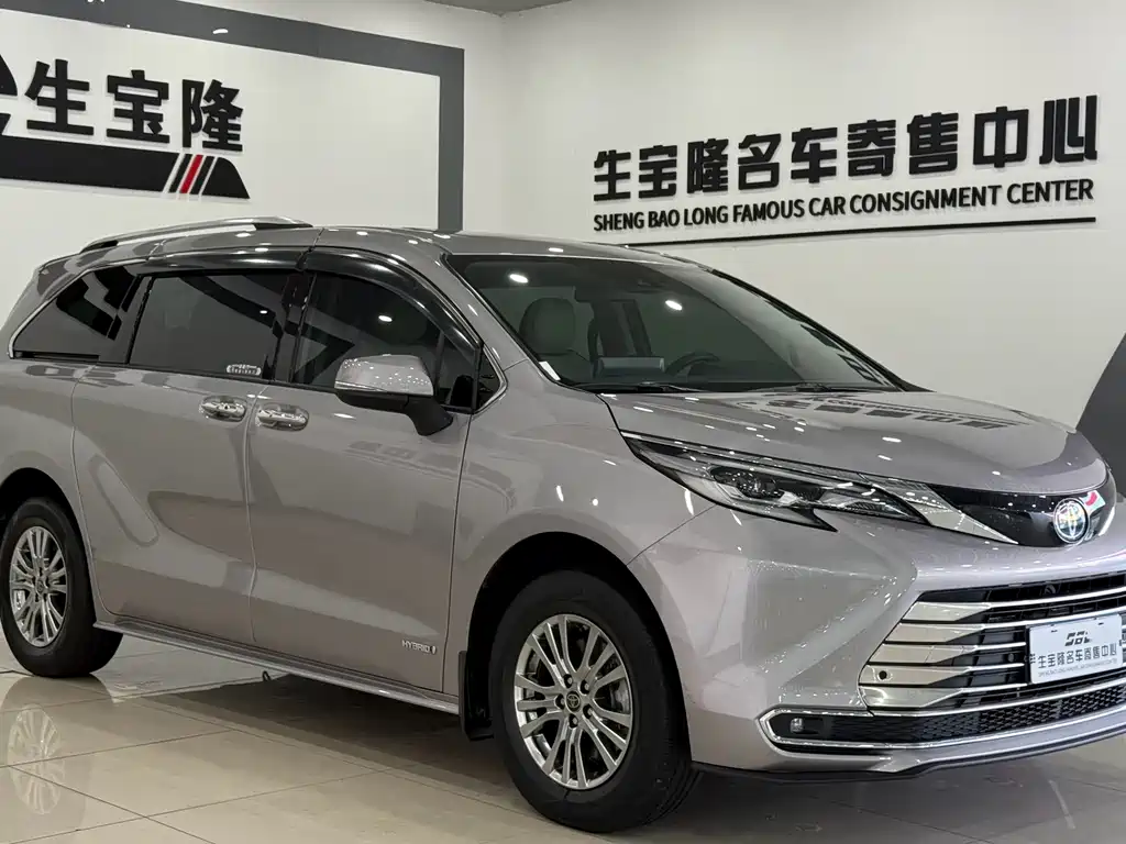 Toyota Sienna — миниатюра 3