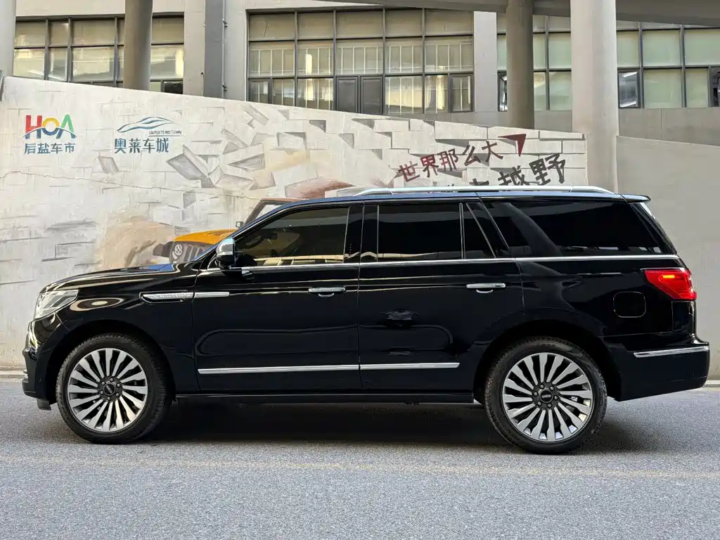 Lincoln Navigator — миниатюра 3