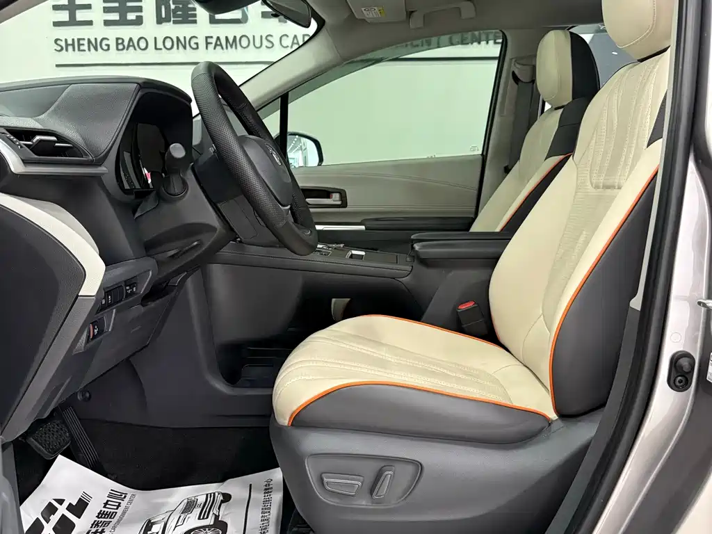 Toyota Sienna — миниатюра 7