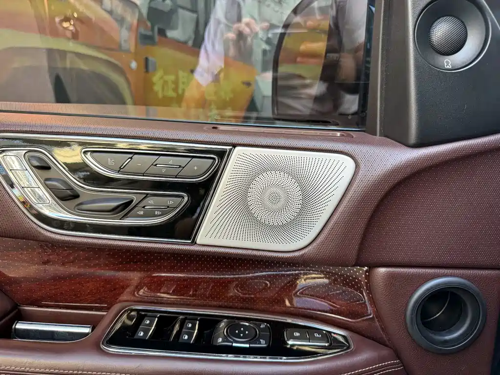 Lincoln Navigator — миниатюра 20