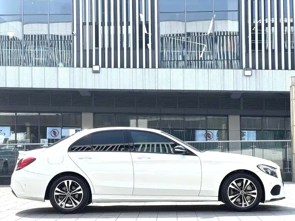 Mercedes-Benz C-Class — миниатюра 9