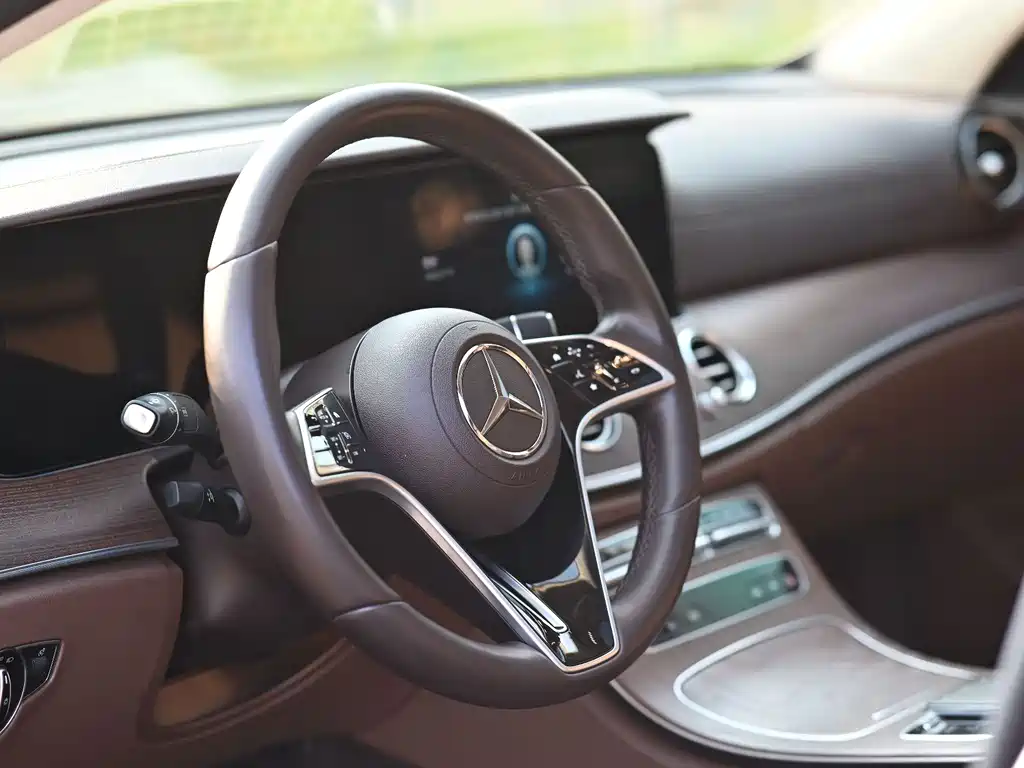 Mercedes-Benz E-Class — миниатюра 7