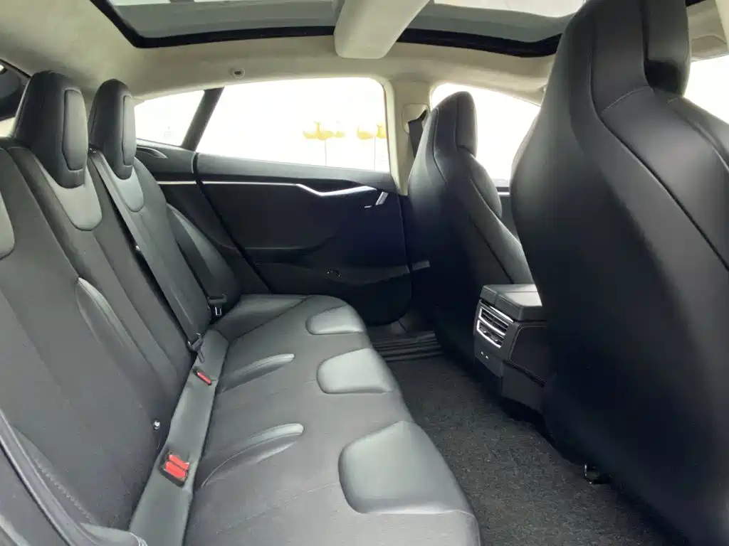 Tesla Model S — миниатюра 24
