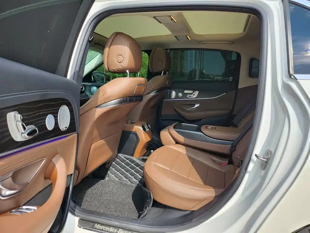 Mercedes-Benz E-Class — миниатюра 7