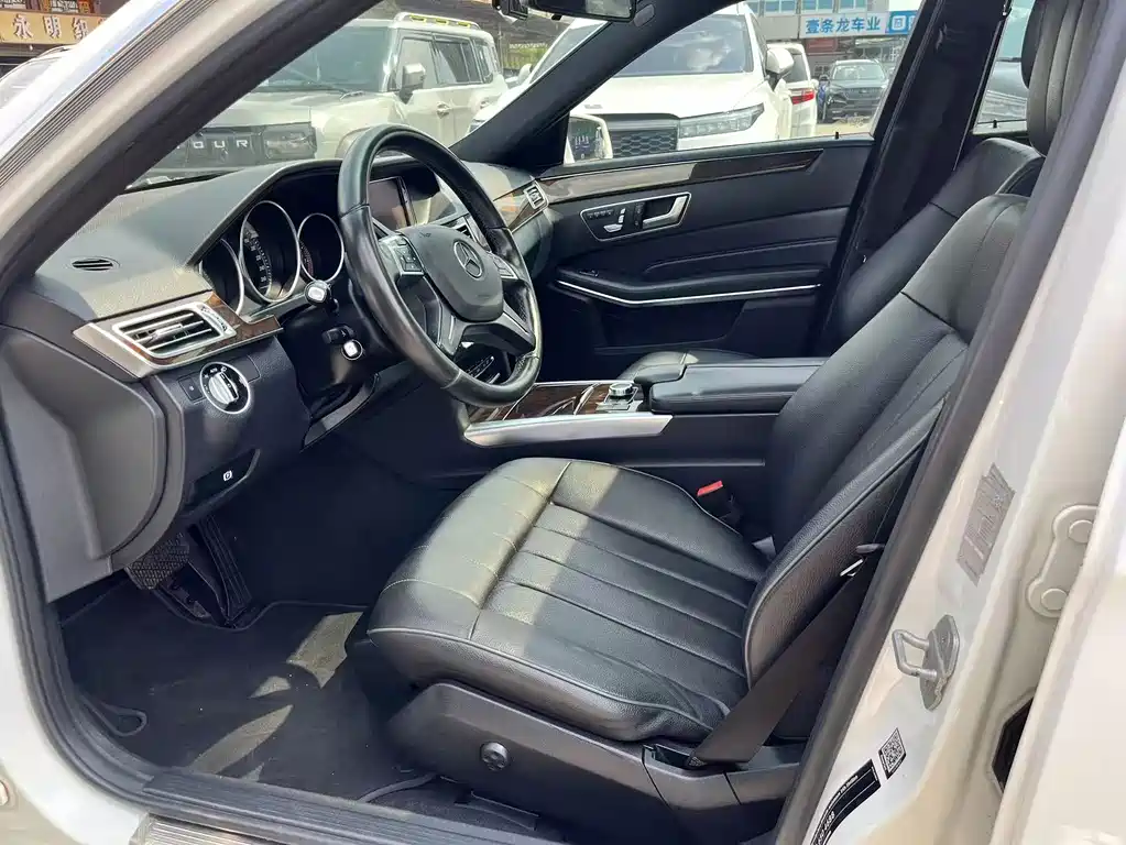 Mercedes-Benz E-Class — миниатюра 8