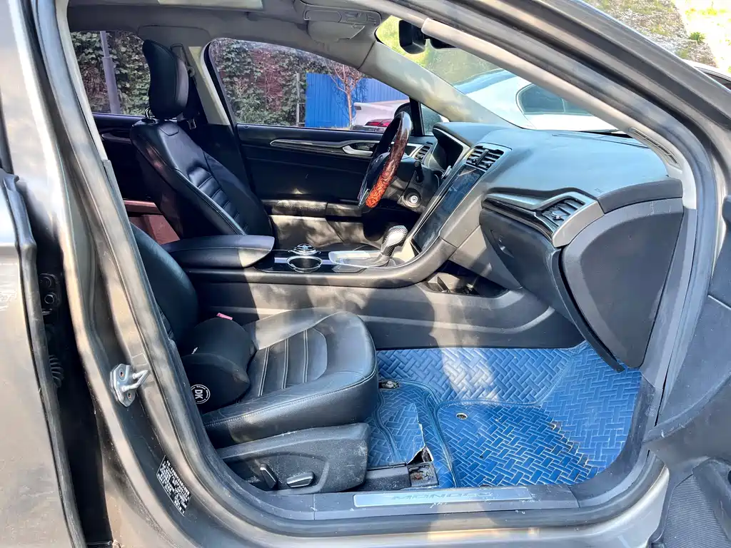 Ford Mondeo — миниатюра 6