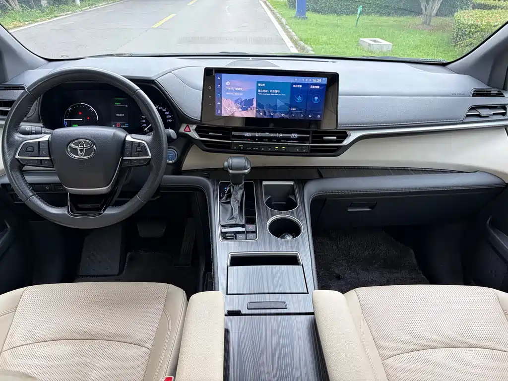 Toyota Sienna — миниатюра 7