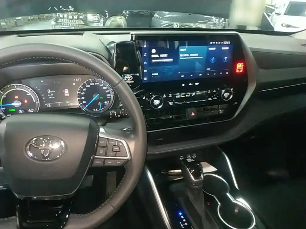 Toyota Highlander — миниатюра 10
