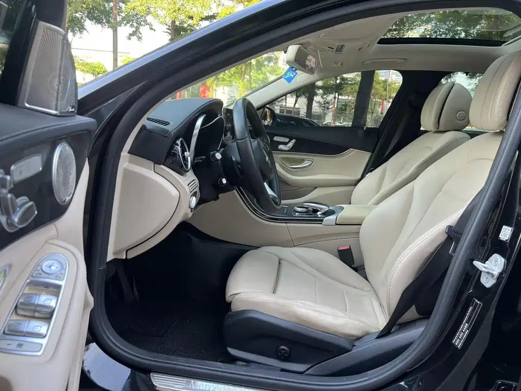 Mercedes-Benz C-Class — миниатюра 11