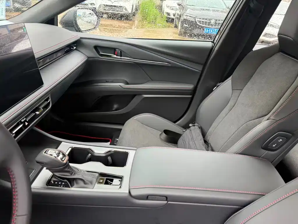 Toyota Camry — миниатюра 4